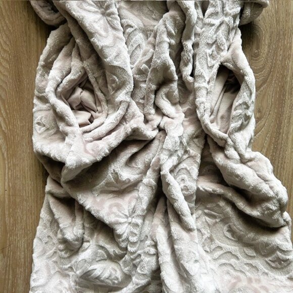 Daydreams Nightgown Robe Ladies M Beige Extra Soft Calf Length. - Picture 6 of 9